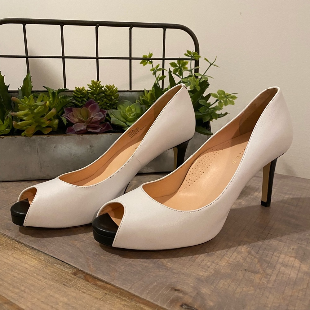 Like New UKIES Heels: White/Black, Size 40 (US 9)